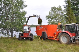 Vesiruton kuormaus apevaunuun.